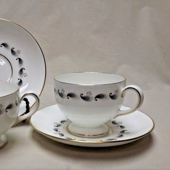 Wedgwood Bone China England Set of 2 Stardust Footed Tea Cups and Saucers. R4292 - Picture 3 of 16